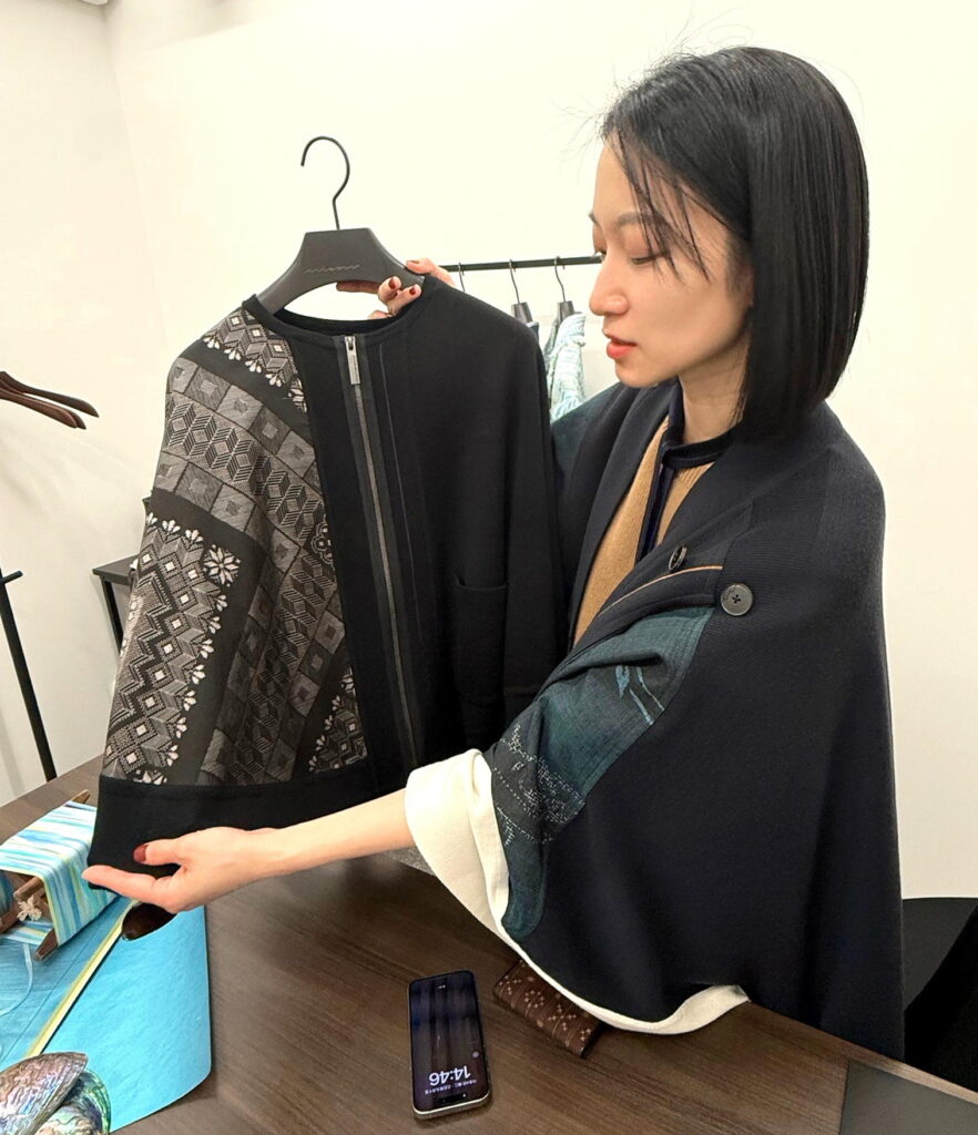 手持ちアイテム：本場大島紬KIMONOニット サークルケープ